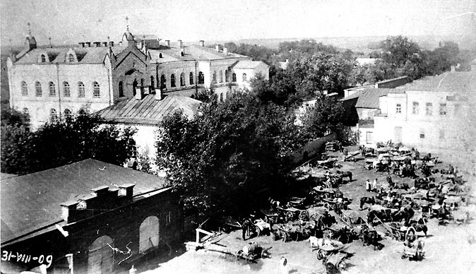 Вид на Духовное училище с колокольни Успенского собора