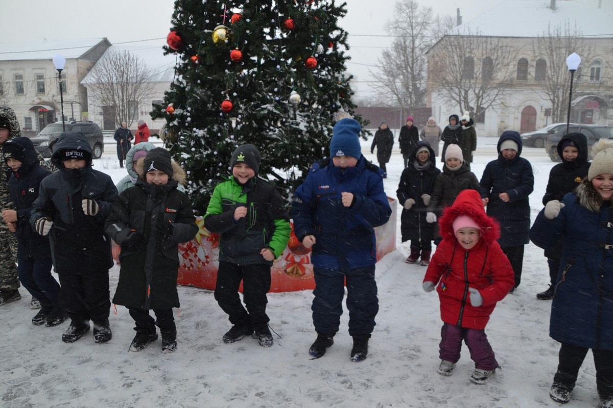 «Весело, весело встретим новый год!».